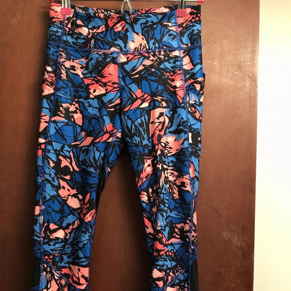 EUC Lululemon Just Run Crop, Size 4
